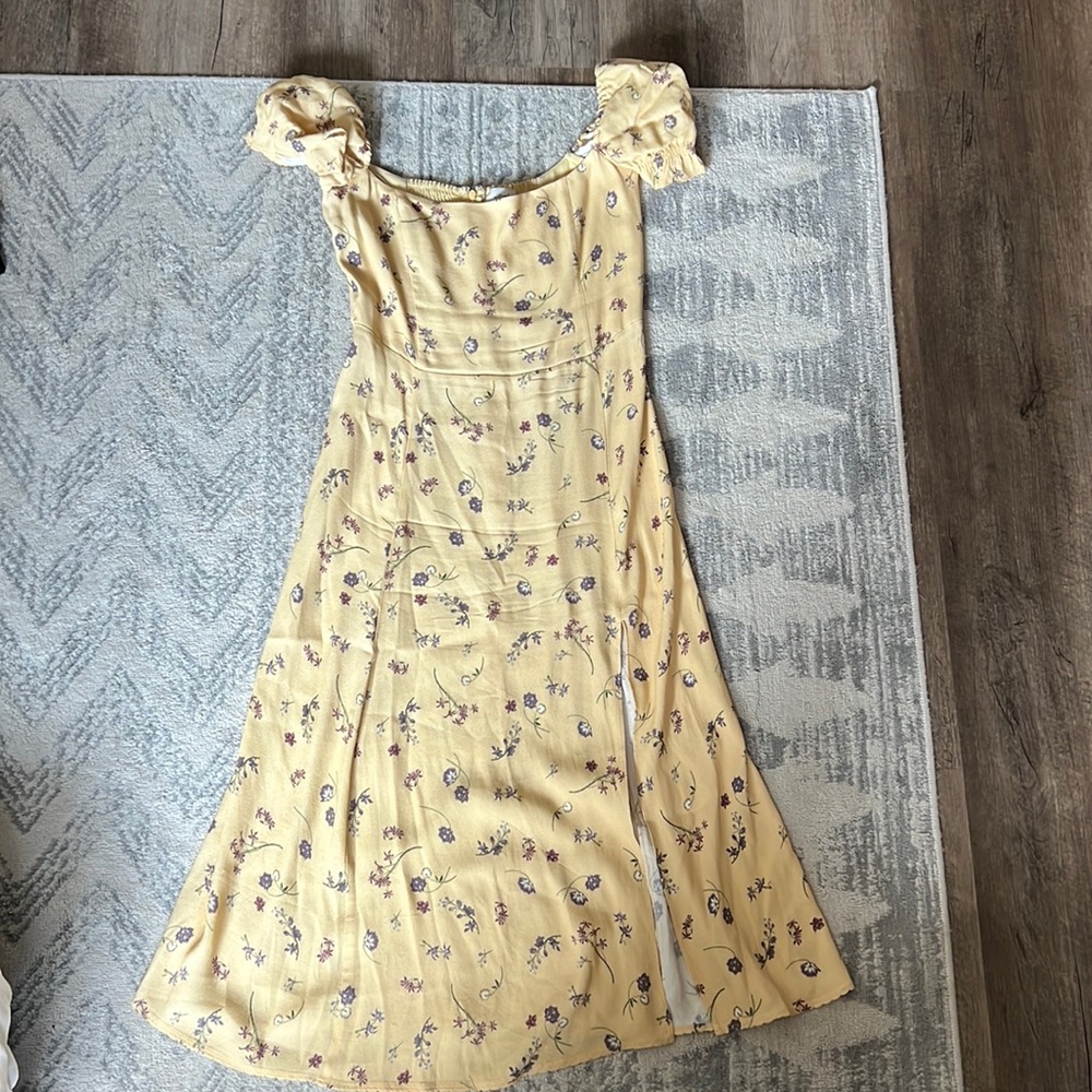 Wilfred capped sleeve square neck midi dress. Size 8. Yellow